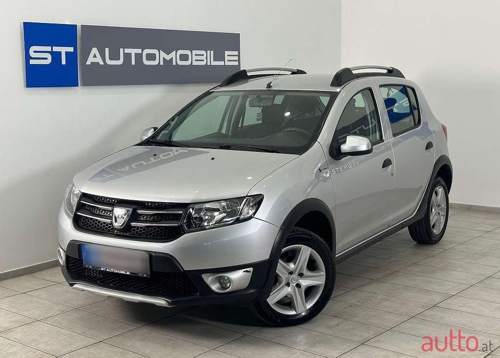 2013' Dacia Sandero photo #1