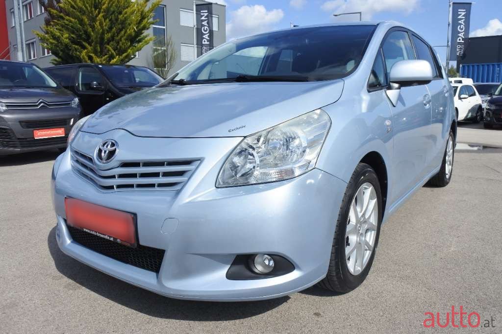 2009' Toyota Verso photo #2