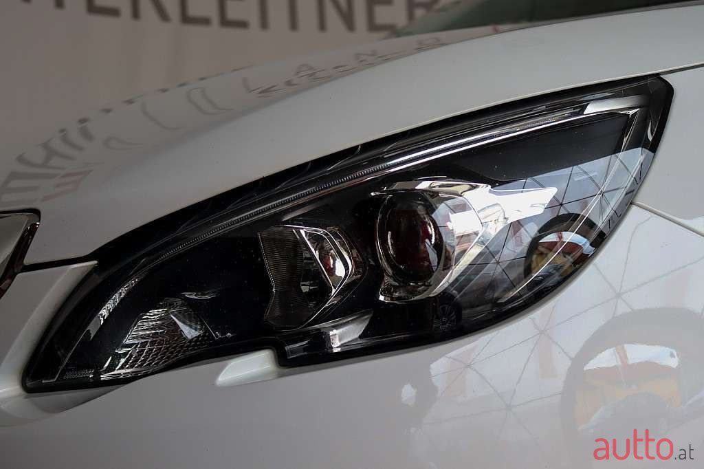 2020' Peugeot 308 photo #4