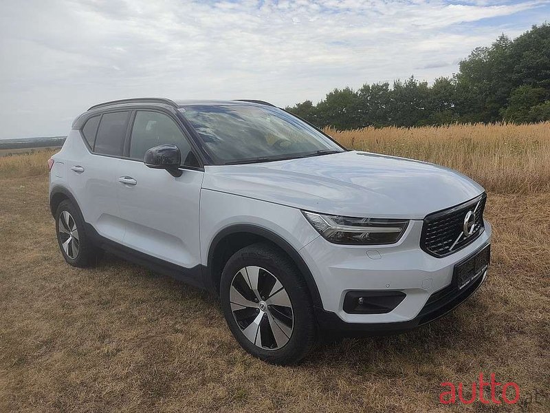 2021' Volvo XC40 photo #1