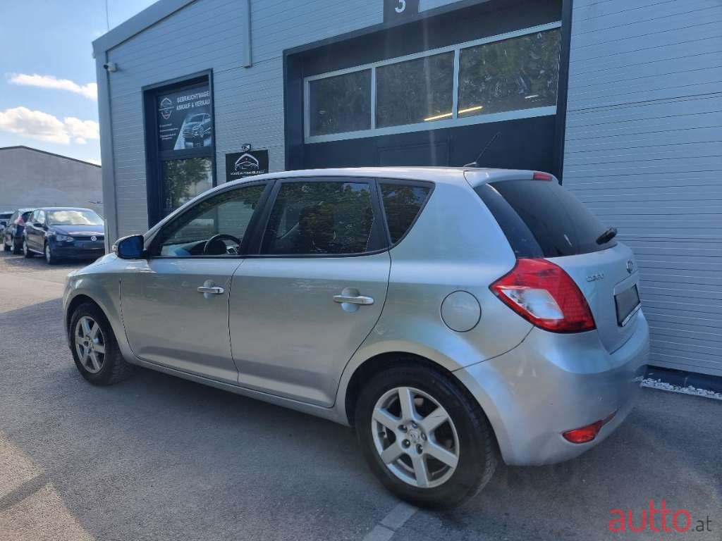 2012' Kia Ceed photo #3