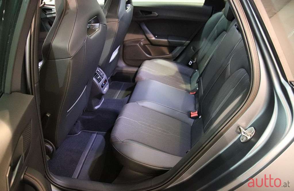 2022' Cupra Leon photo #5