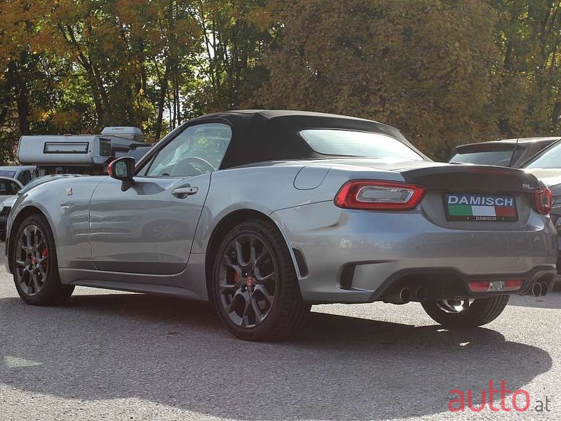 2018' Fiat 124 Spider Abarth photo #3