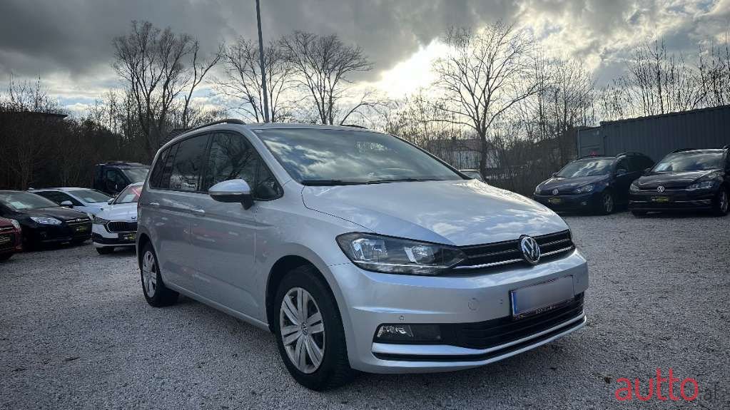 2019' Volkswagen Touran photo #4
