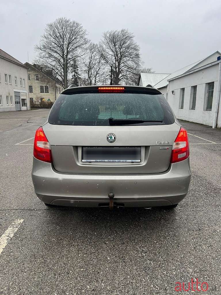 2012' Skoda Fabia photo #3