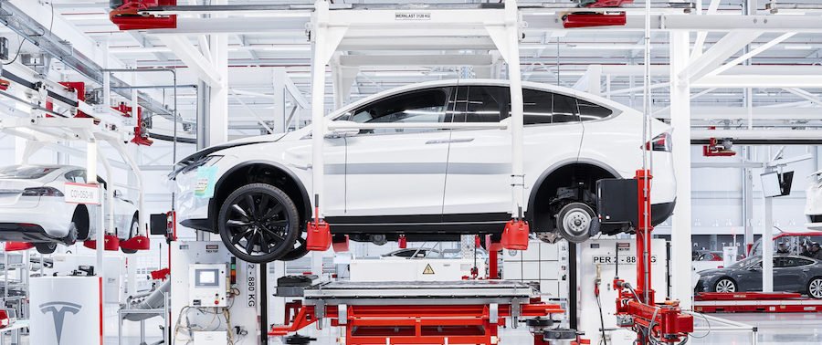Tesla, VW und Daimler starten Produktion in Stammwerken