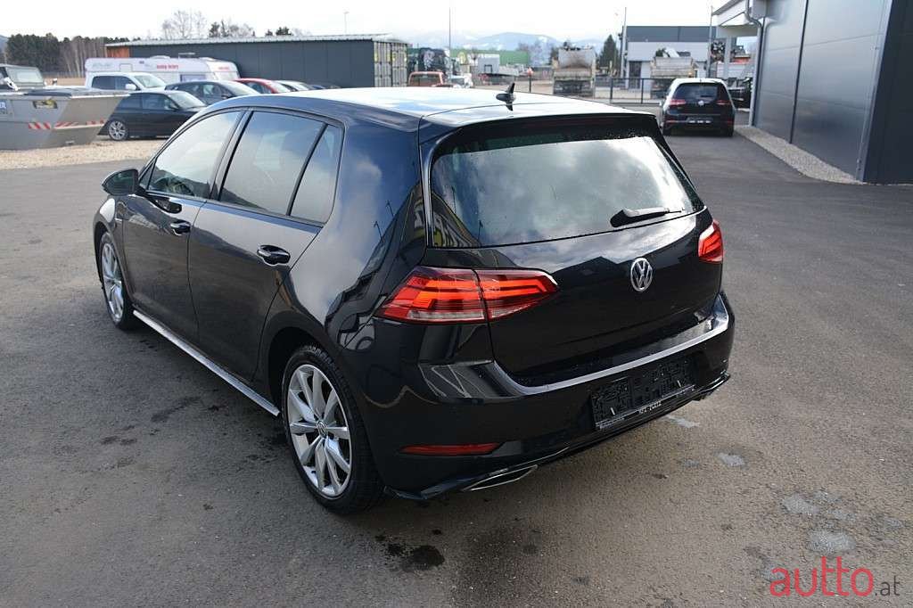 2019' Volkswagen Golf photo #4