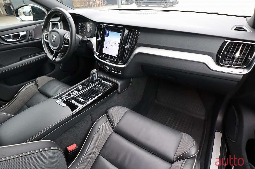 2021' Volvo V60 photo #4