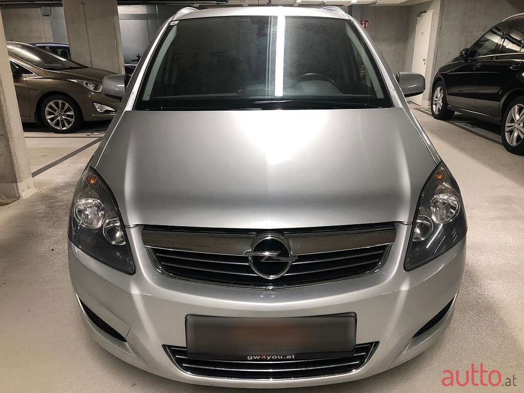2012' Opel Zafira photo #2