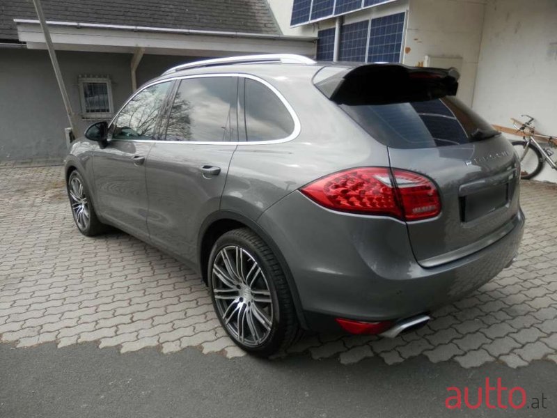 2013' Porsche Cayenne photo #2