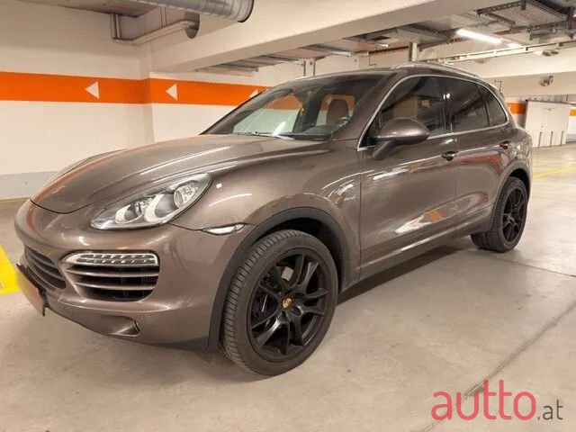2012' Porsche Cayenne photo #1