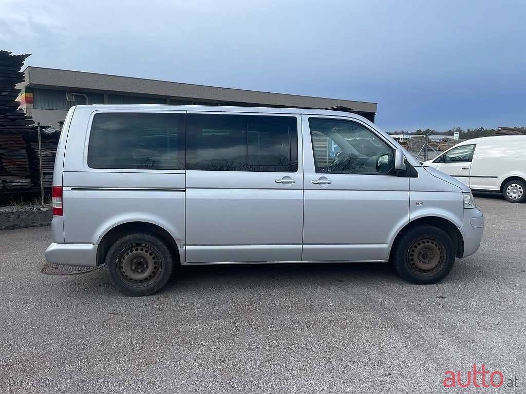 2008' Volkswagen Multivan photo #6