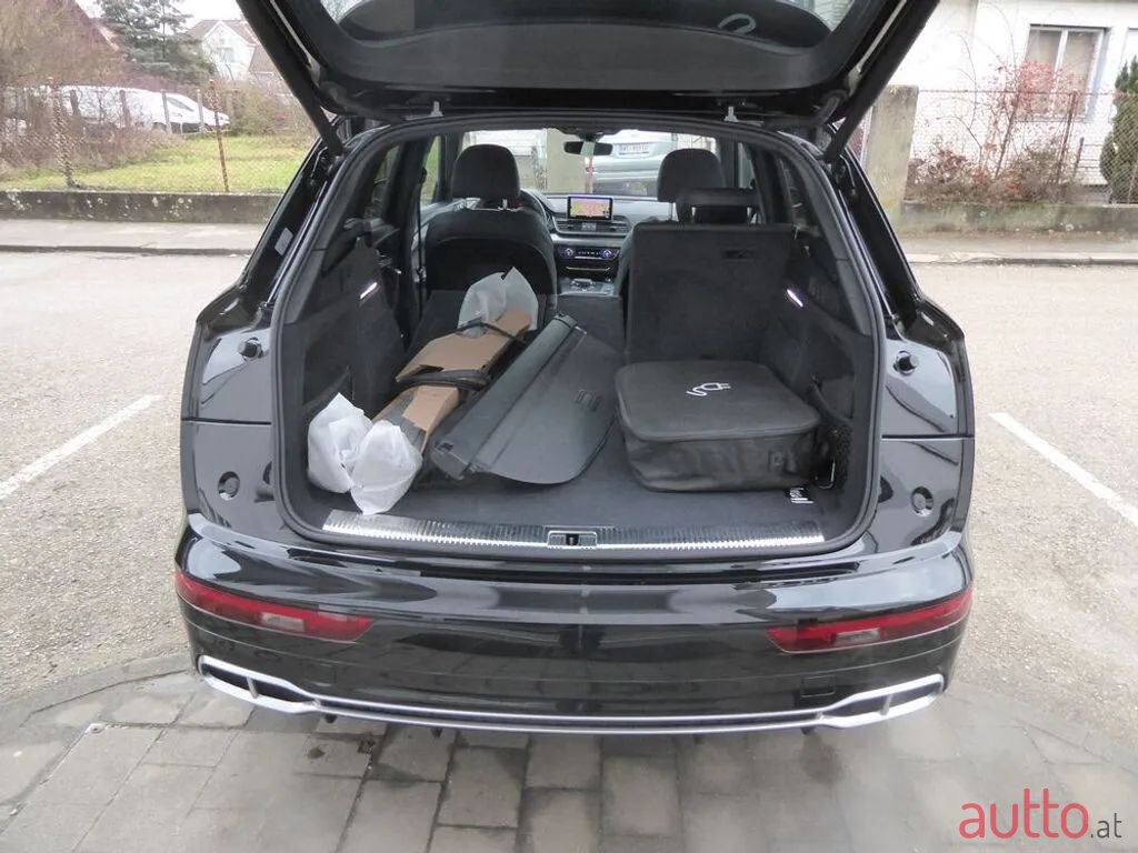 2020' Audi Q5 photo #5