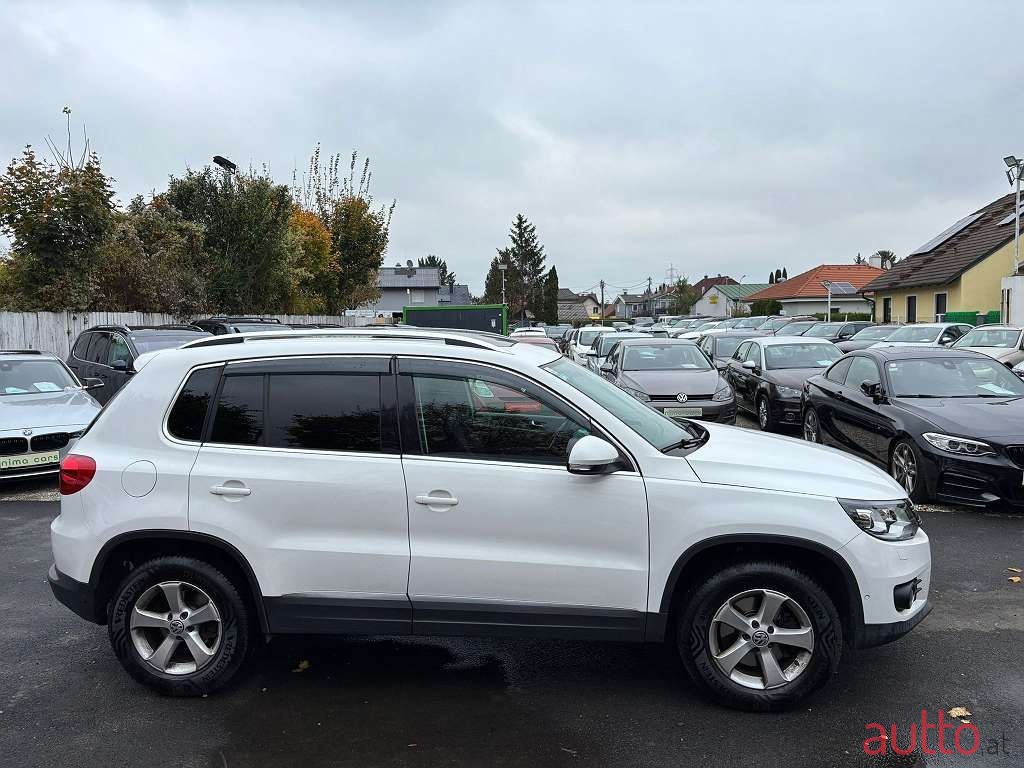 2012' Volkswagen Tiguan photo #5