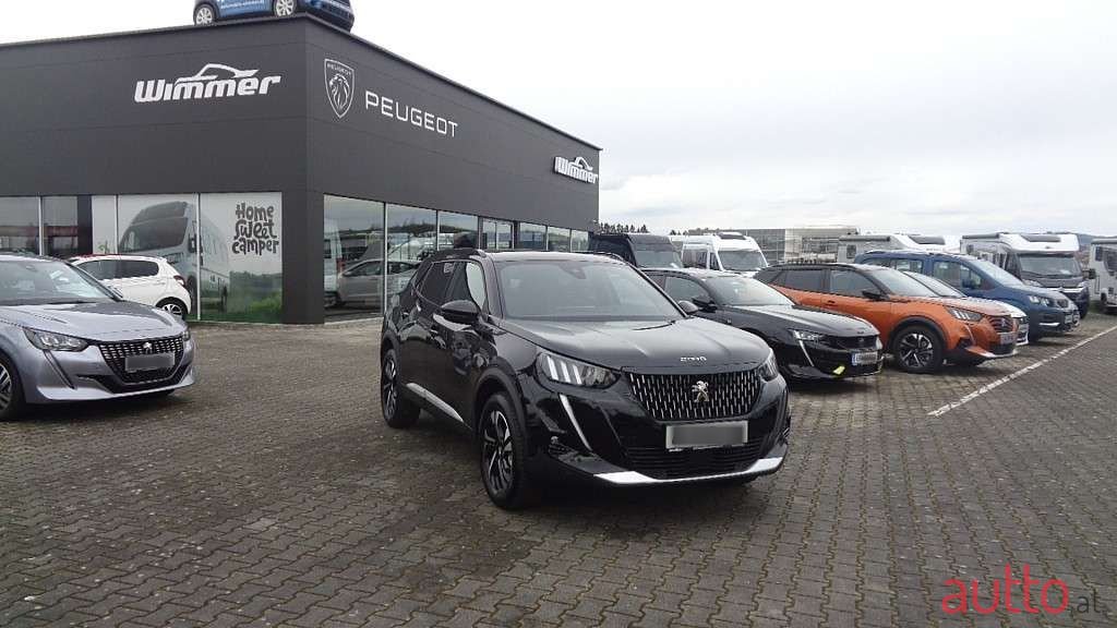 2022' Peugeot 2008 photo #2