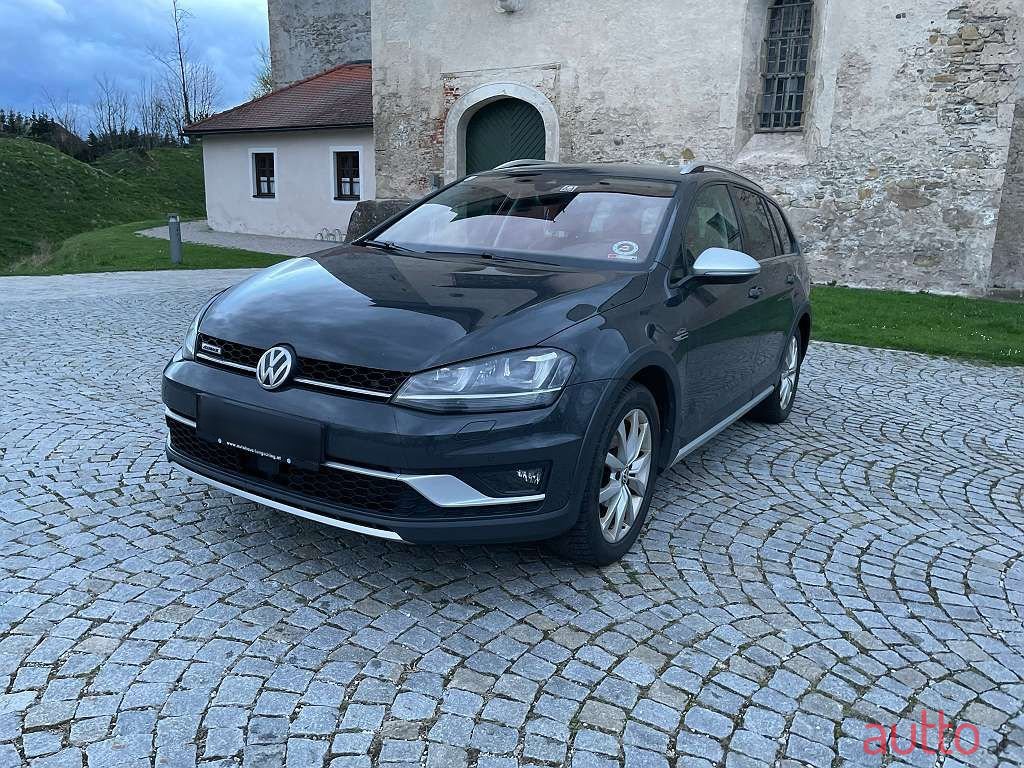 2016' Volkswagen Golf photo #3