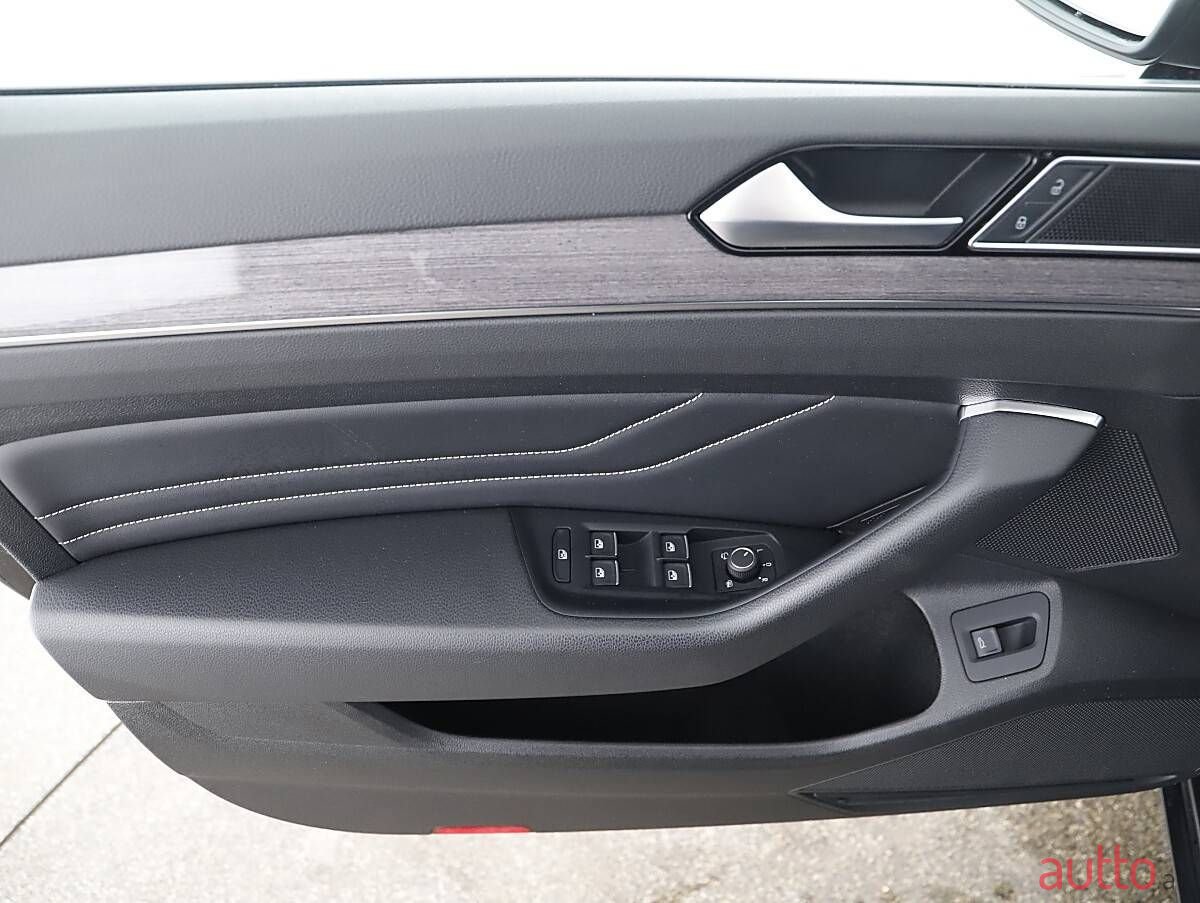 2023' Volkswagen Passat photo #4