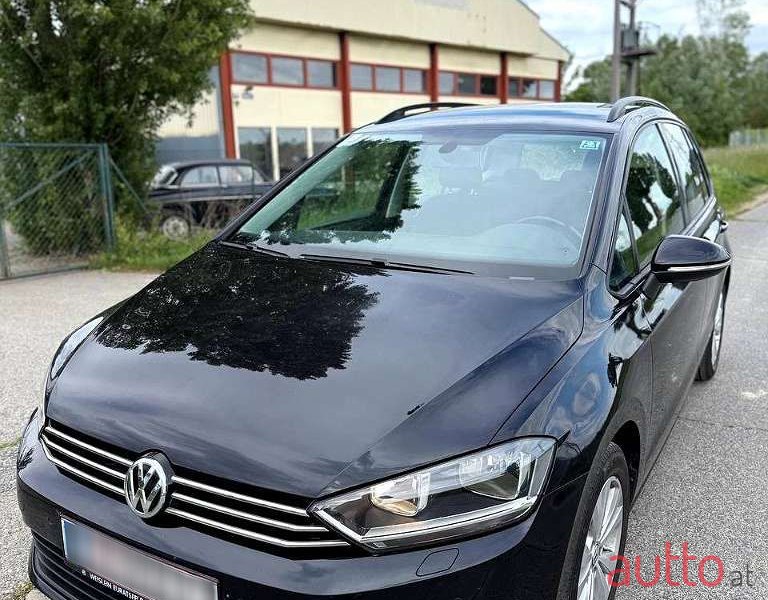 2016' Volkswagen Golf photo #2