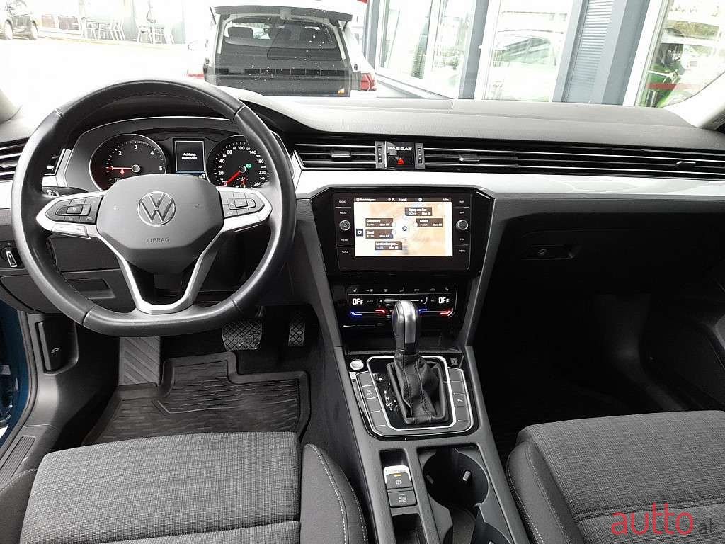 2021' Volkswagen Passat photo #2