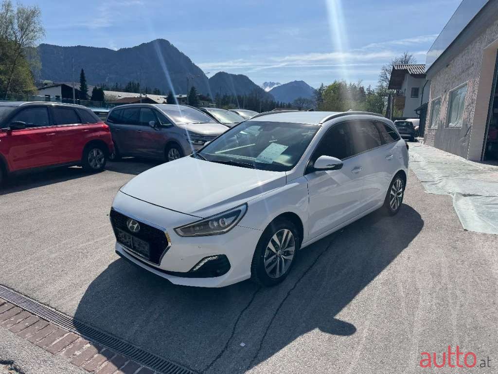 2019' Hyundai i30 photo #2