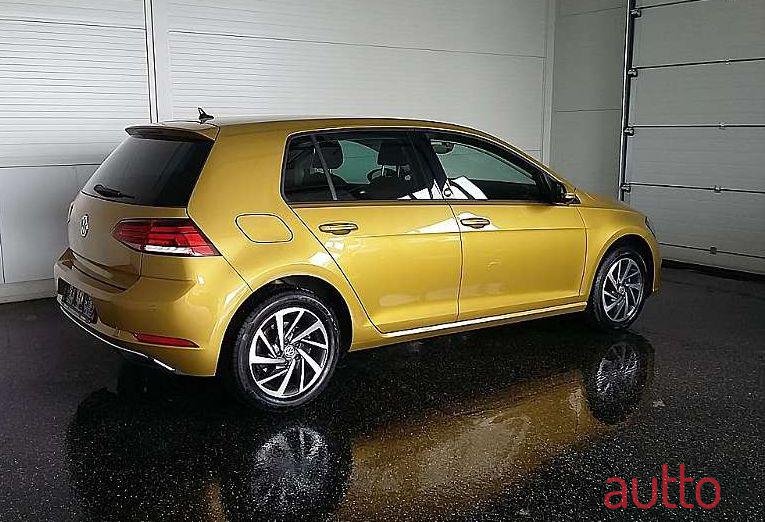 2017' Volkswagen Golf photo #1