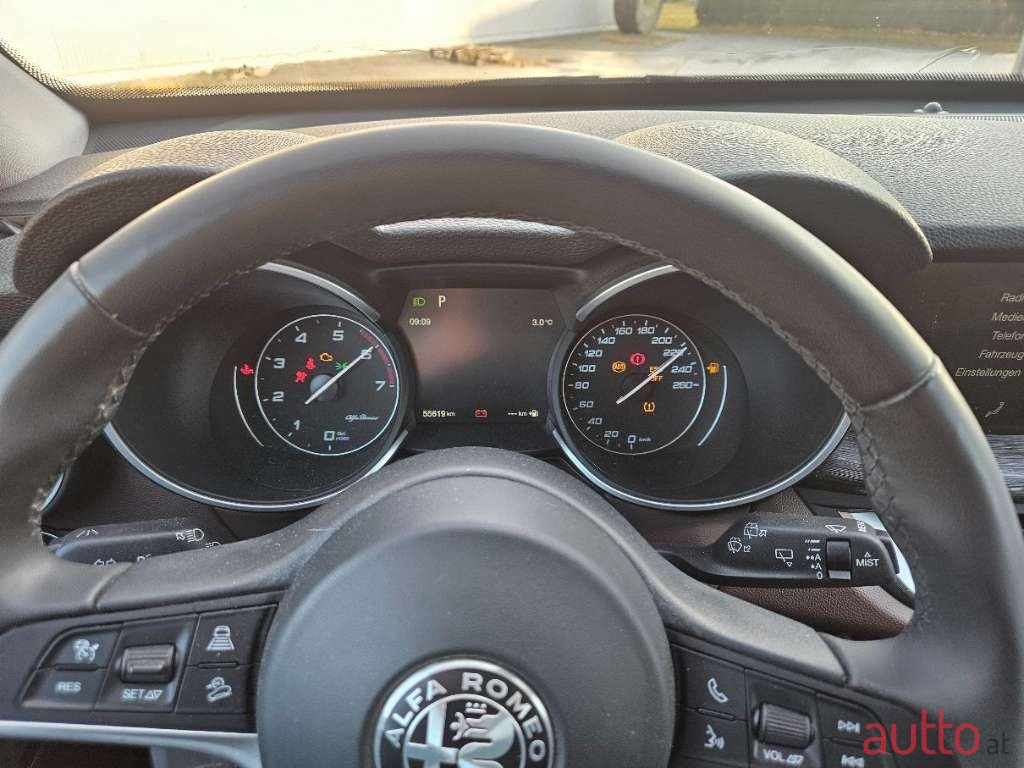 2019' Alfa Romeo Stelvio photo #6