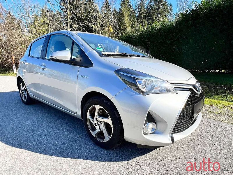 2016' Toyota Yaris photo #2