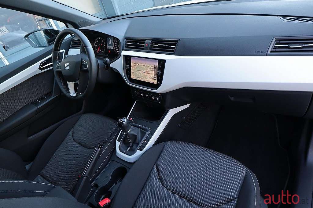 2020' SEAT Arona photo #4