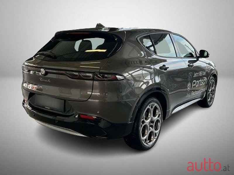 2023' Alfa Romeo Tonale photo #2