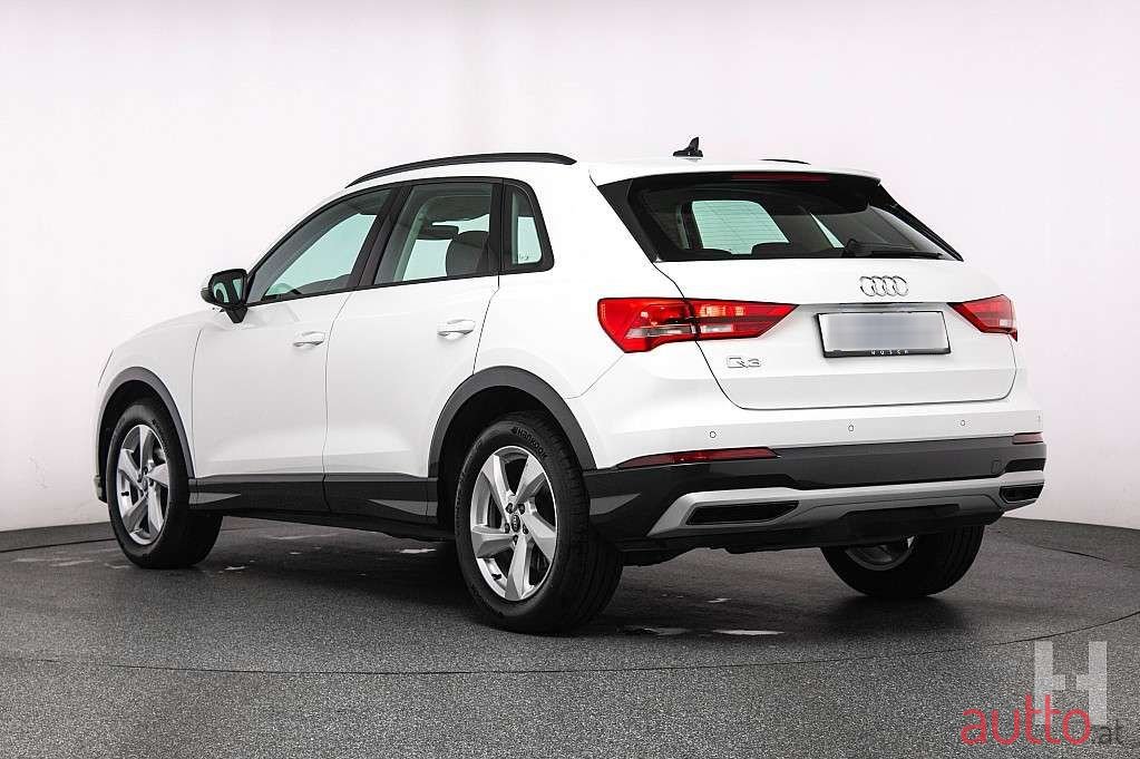 2022' Audi Q3 photo #2