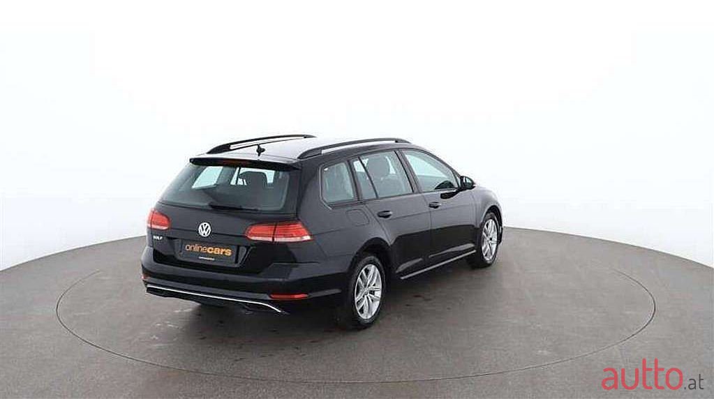 2019' Volkswagen Golf photo #3