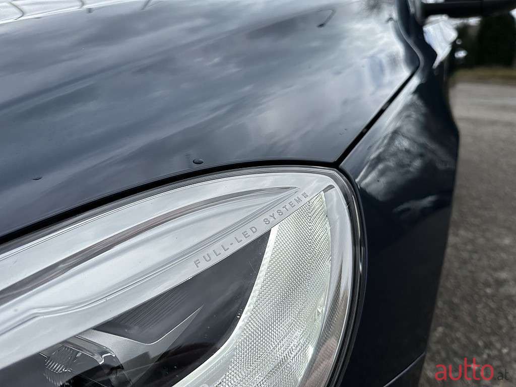 2017' Volvo V40 photo #5