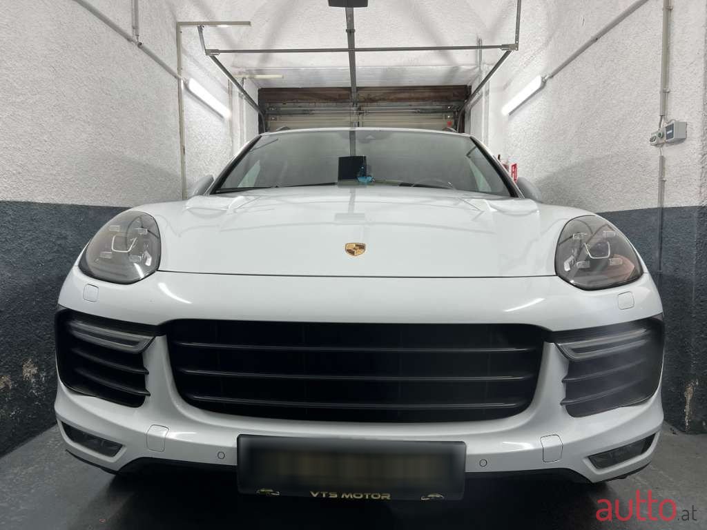 2015' Porsche Cayenne photo #1