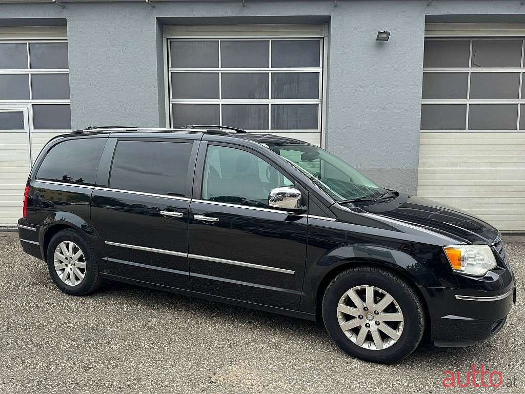 2009' Chrysler Voyager photo #2