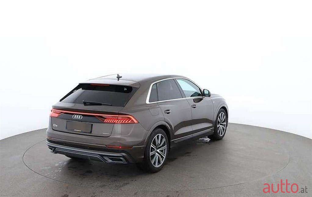 2019' Audi Q8 photo #2