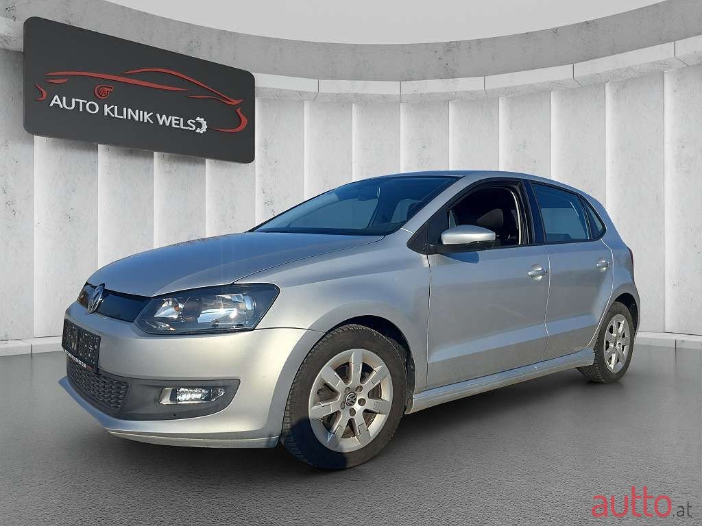2011' Volkswagen Polo photo #1