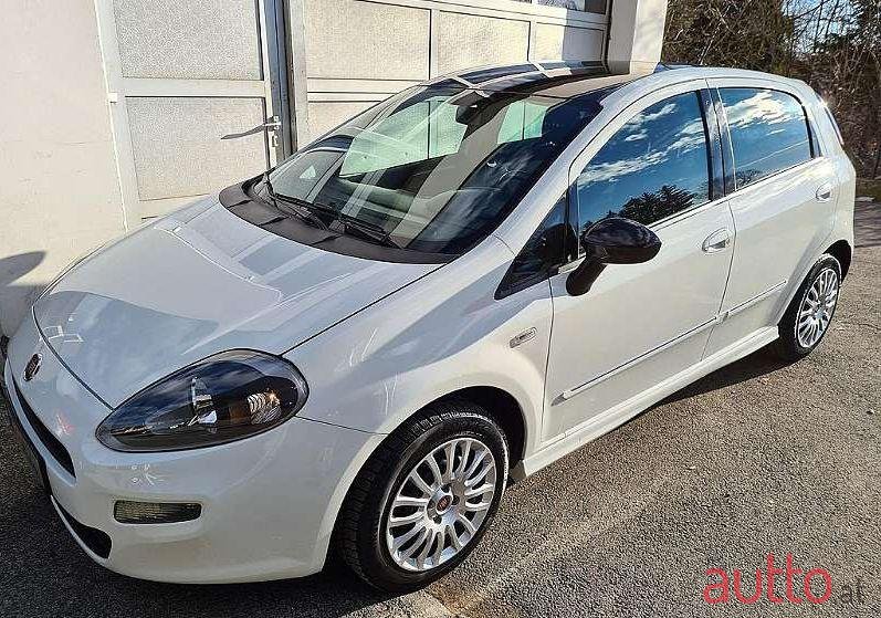2015' Fiat Punto photo #1