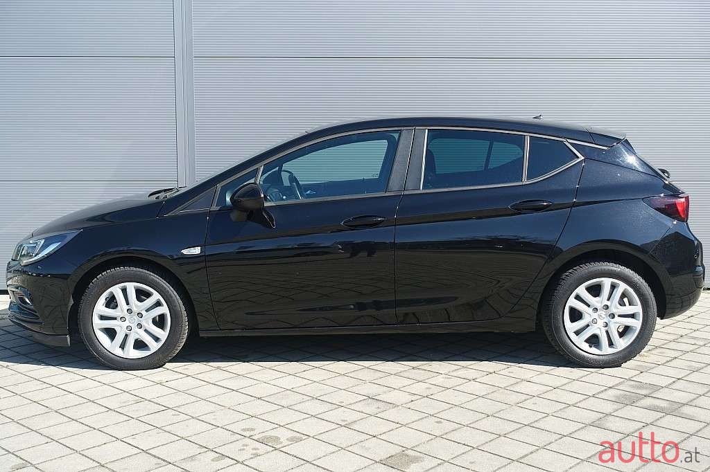2018' Opel Astra photo #5