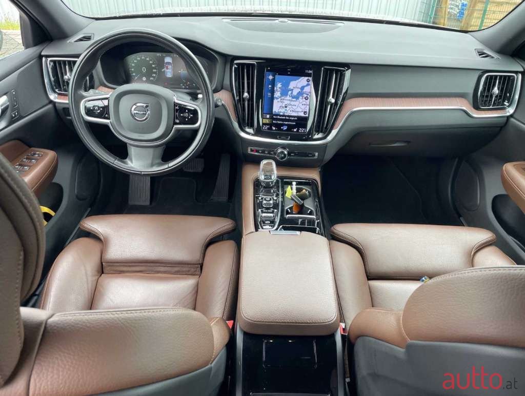 2020' Volvo V60 photo #6