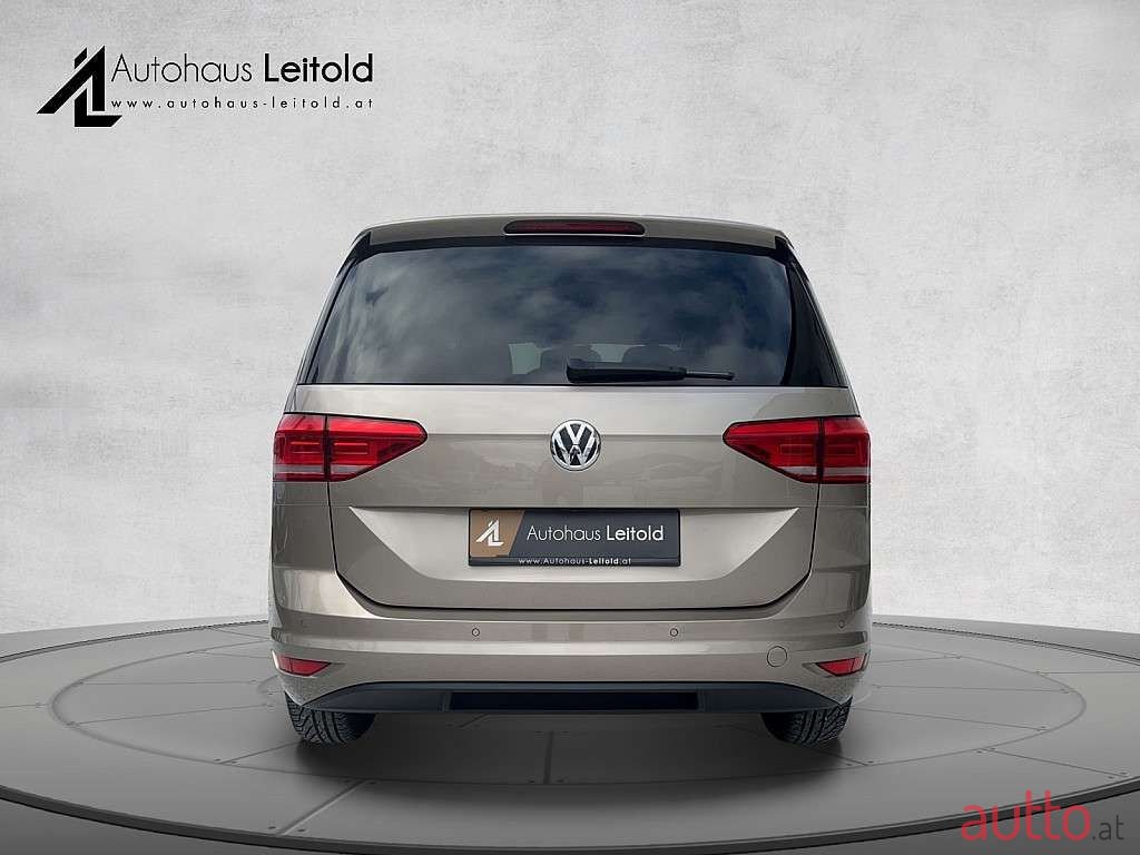 2019' Volkswagen Touran photo #5