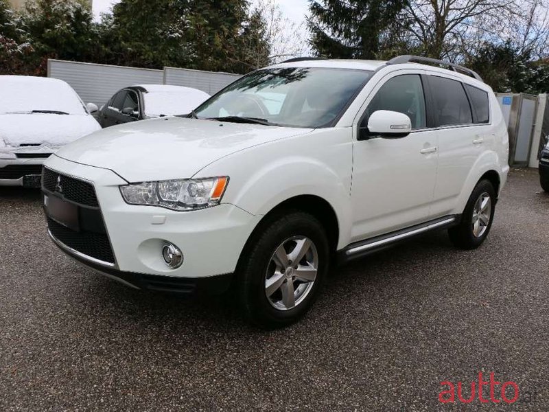 2012' Mitsubishi Outlander photo #3