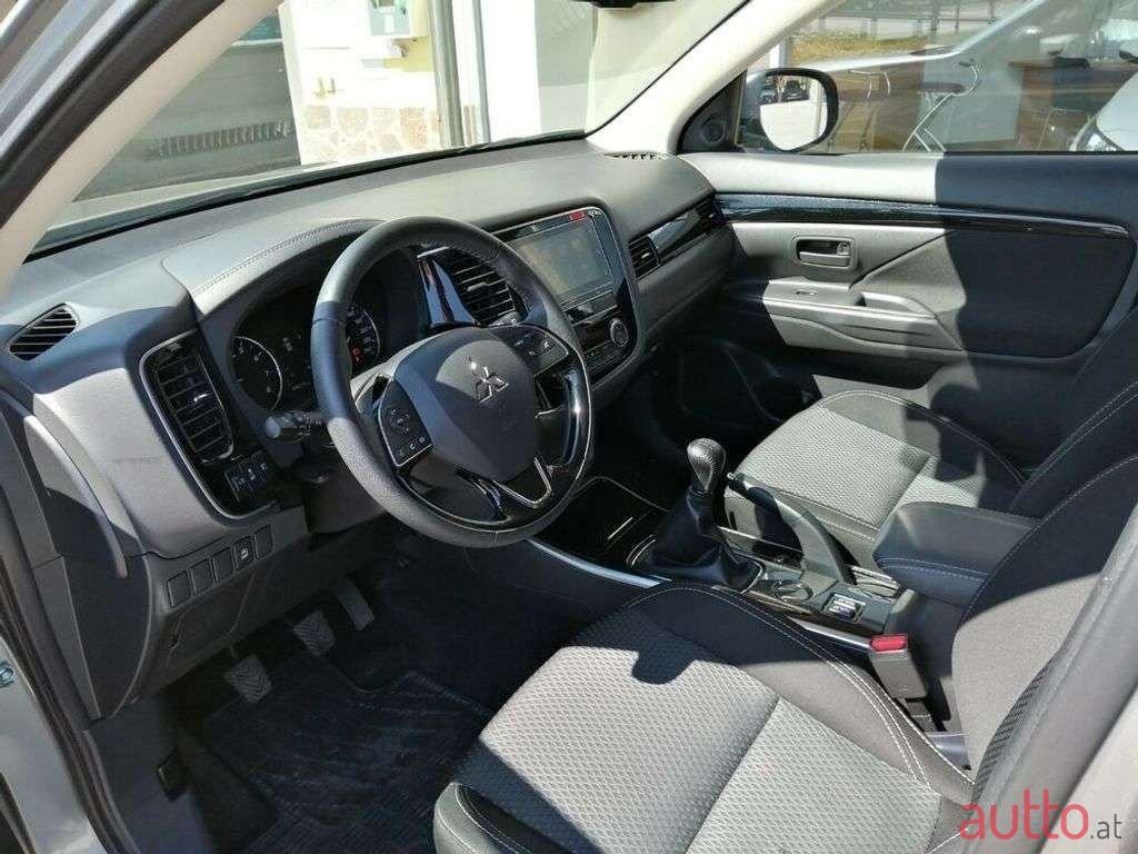 2019' Mitsubishi Outlander photo #6