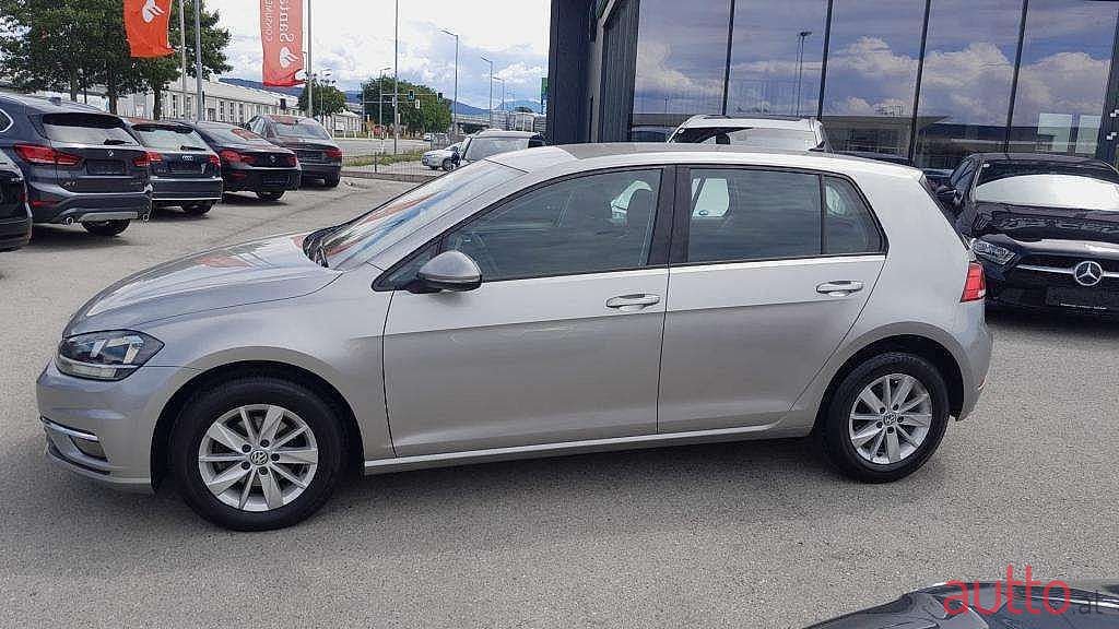 2017' Volkswagen Golf photo #2