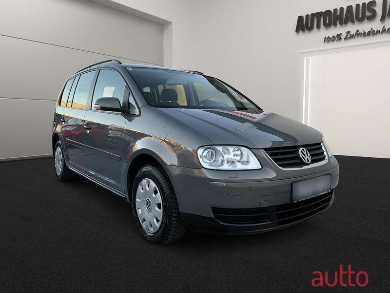 2007' Volkswagen Touran photo #4