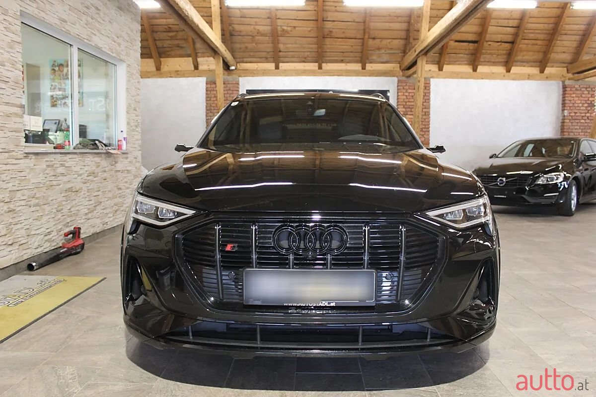 2022' Audi e-tron photo #3