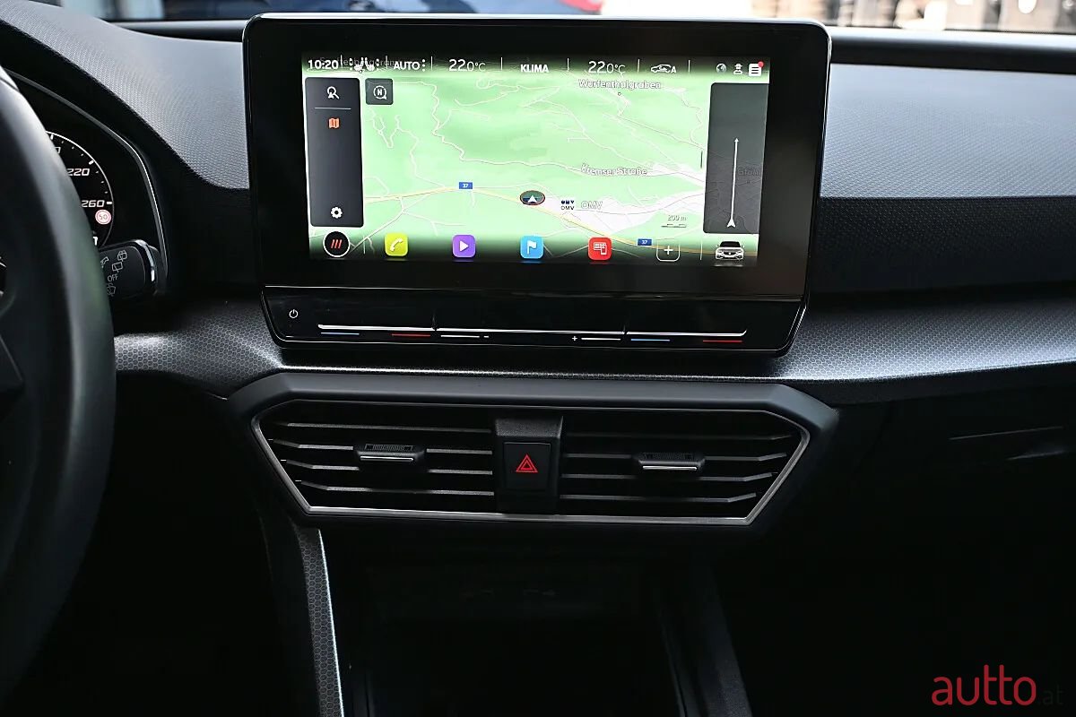 2022' SEAT Leon photo #4