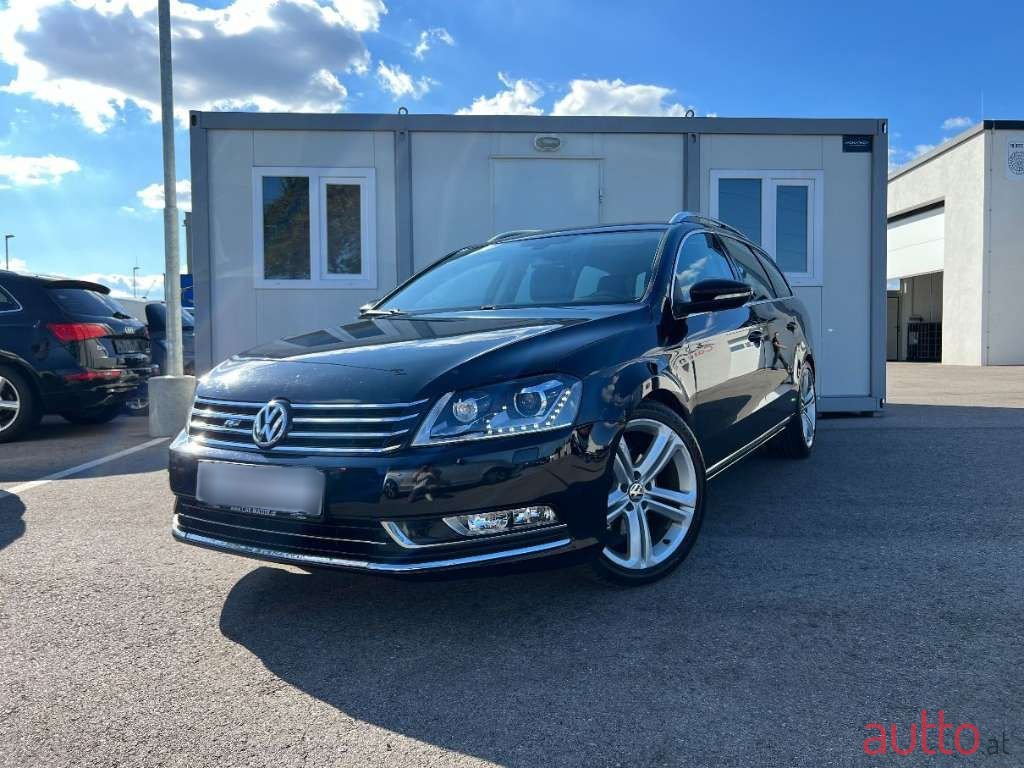 2011' Volkswagen Passat photo #1