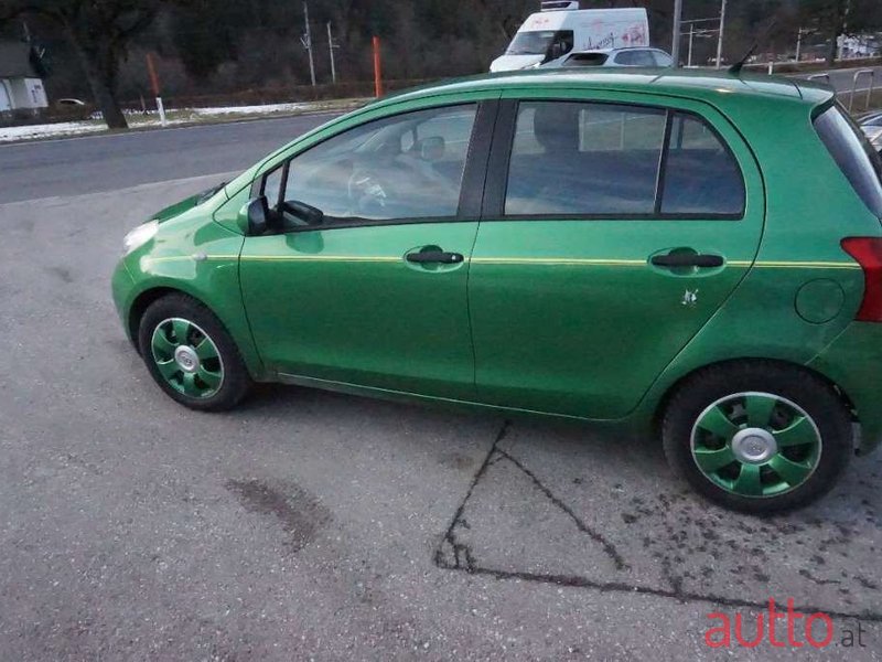 2008' Toyota Yaris photo #4