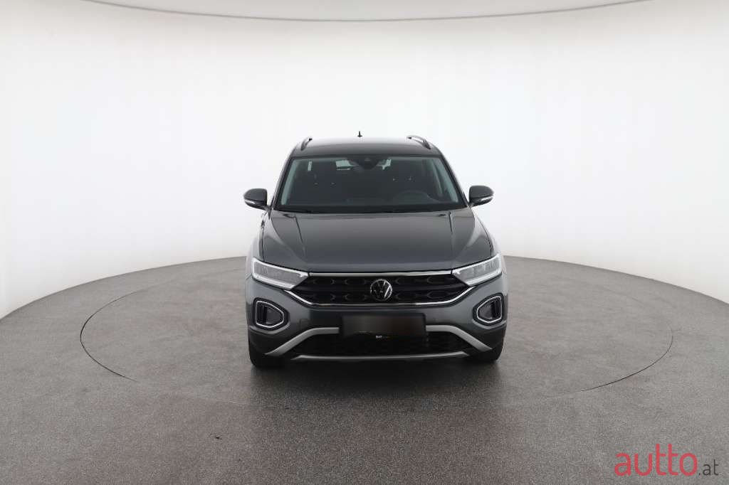 2023' Volkswagen T-Roc photo #2