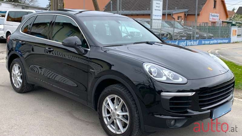 2015' Porsche Cayenne photo #3